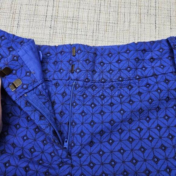 Ann Taylor LOFT Women's Riviera Short Blue Eyelet Size 6 - Picture 3 of 6